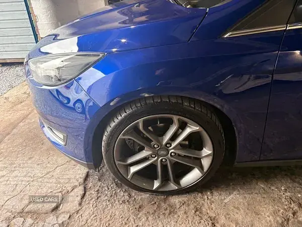 Used Ford Focus Titanium 120 HP (88 kW) 2015 Blue Hatchback