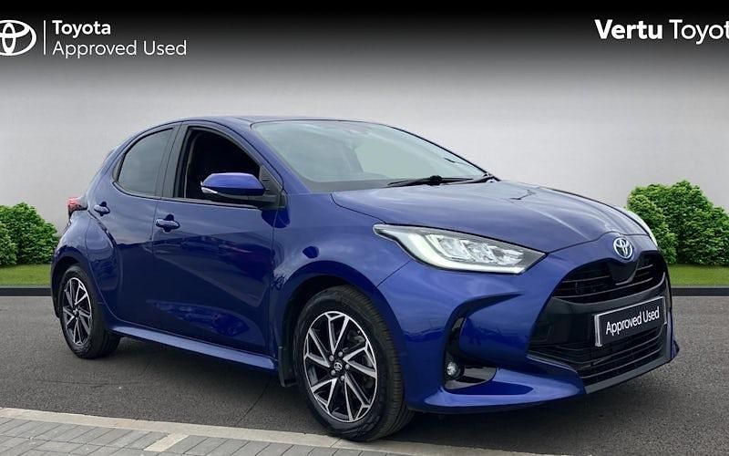 Used 2025 Toyota Yaris Hybrid Design Hatchback | £16,212 (Super price) - Image 1/4