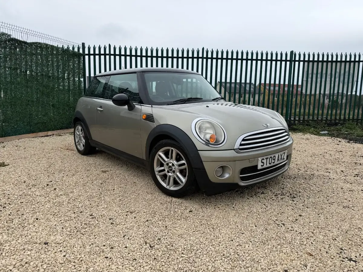 Begagnad Mini Cooper D Hatch 2009 Silver Halvkombi