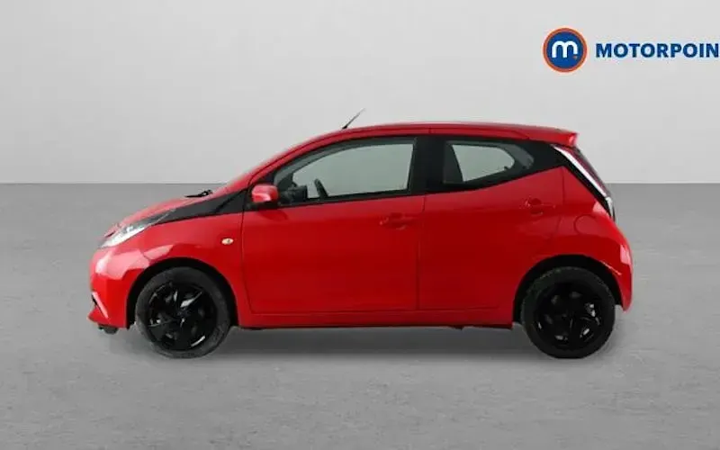 Used Toyota Aygo X-play 69 HP (50 kW) 2018 Hatchback