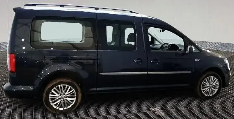 Usado VW Caddy Maxi S 102 HP (75 kW) 2019 Azul Monovolume