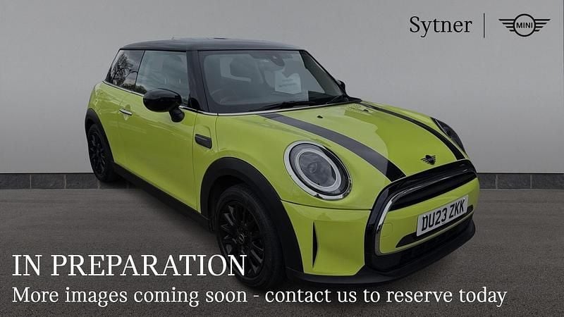 Used Mini Cooper Classic 134 HP (98 kW) 2023 Yellow Hatchback