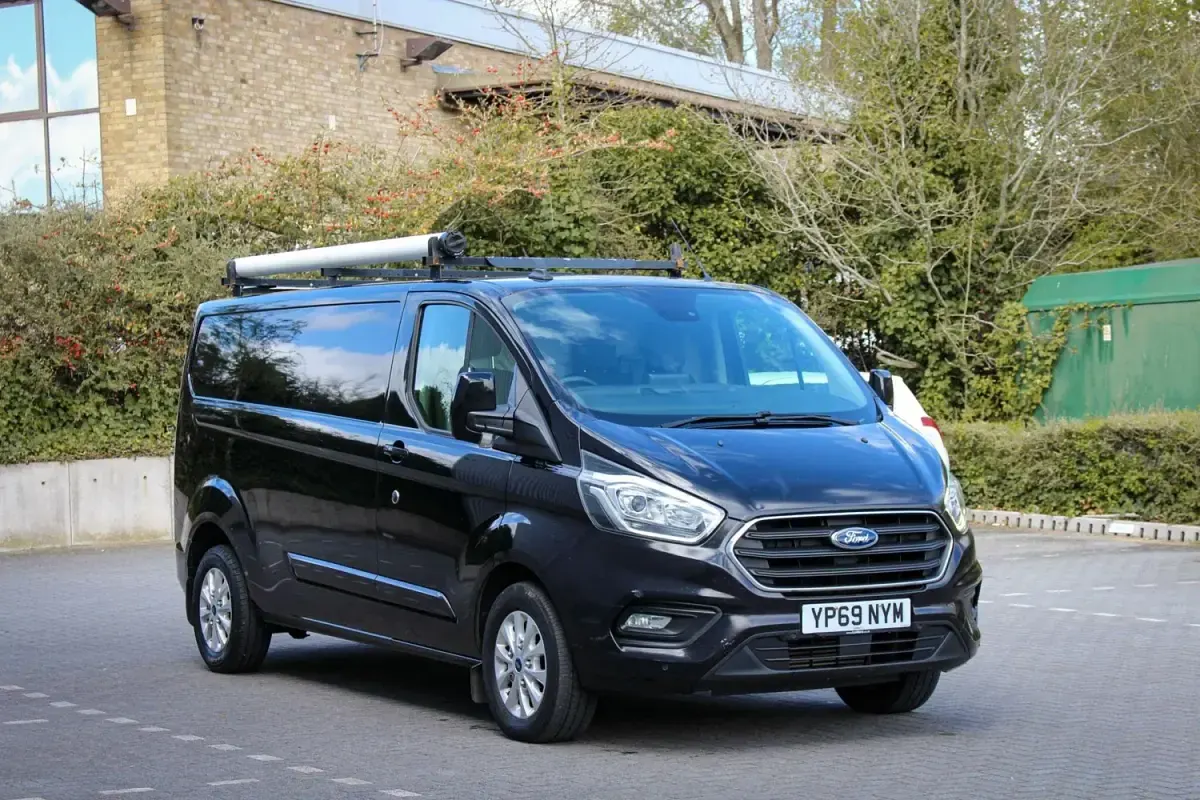 Usado Ford Transit Custom Limited 130 CV (95 kW) 2019 Negro Van