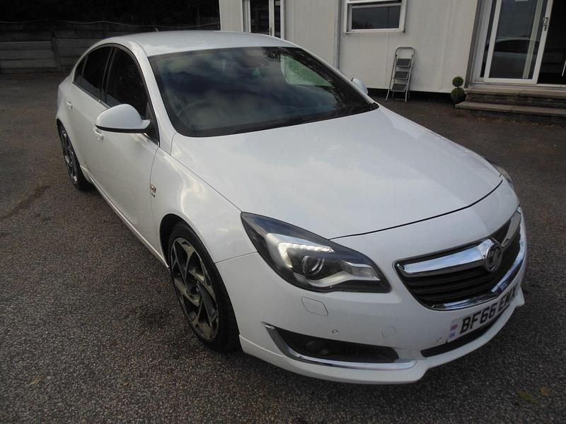 White Used 2016 Vauxhall Insignia SRi Hatchback | £5,650 (A bit pricey) - Image 1/4