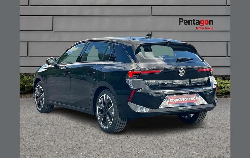Used Vauxhall Astra Design Edition 114 kW (156 HP) 2024 Black Hatchback