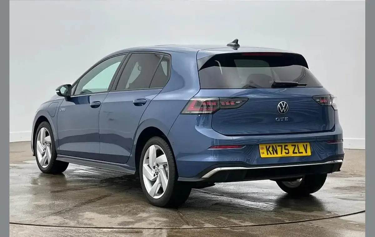 Used VW Golf VIII GTE 272 HP (200 kW) 2025 Blue Hatchback