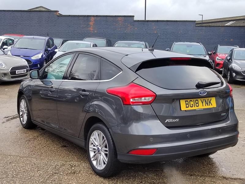 Used Ford Focus Zetec 123 HP (90 kW) 2018 Grey Hatchback