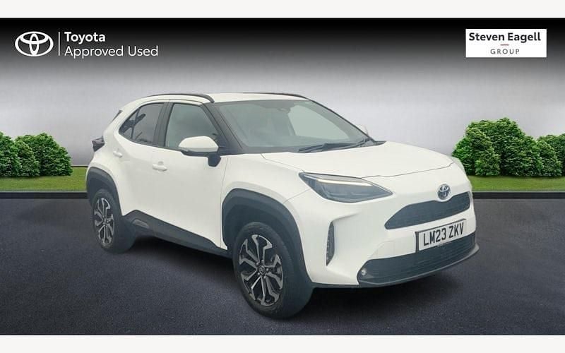 Used 2025 Toyota Yaris Hybrid Design Estate | £22,250 (Good price) - Image 1/3