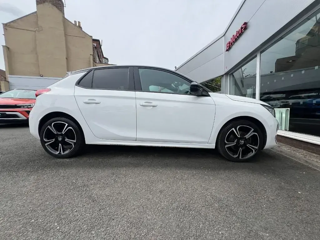 Used Vauxhall Corsa S 100 HP (73 kW) 2024 White Hatchback