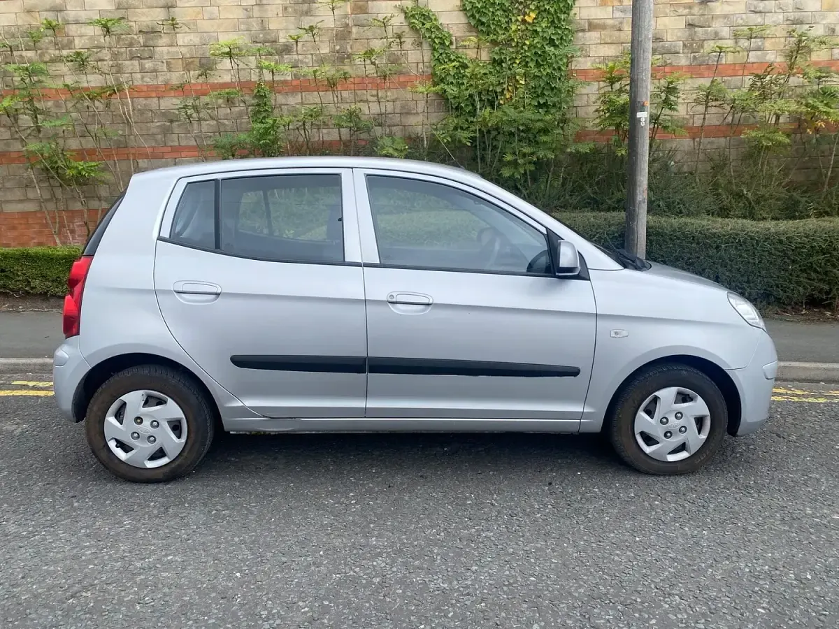 Used Kia Picanto 61 HP (44 kW) 2009 Silver Hatchback