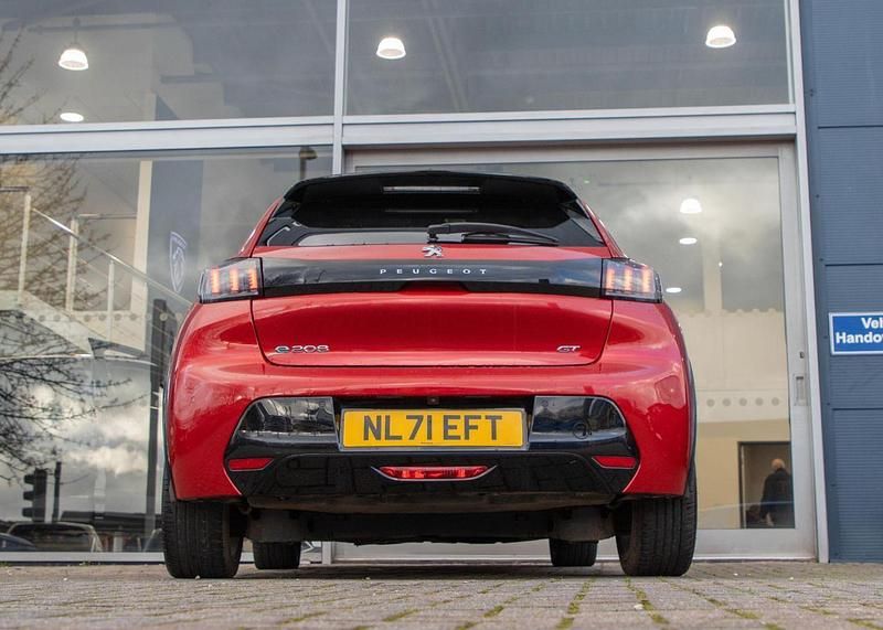 Used Peugeot e-208 Premium 98 kW (134 HP) 2021 Red Hatchback