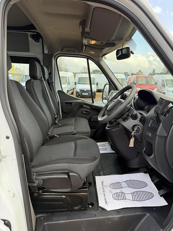 Used Vauxhall Movano 130 HP (95 kW) 2019 White MPV