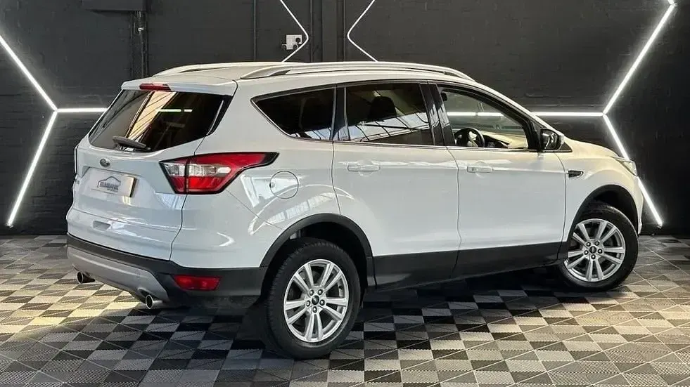 Używany Ford Kuga Zetec 150 KM (110 kW) 2019 Biały SUV