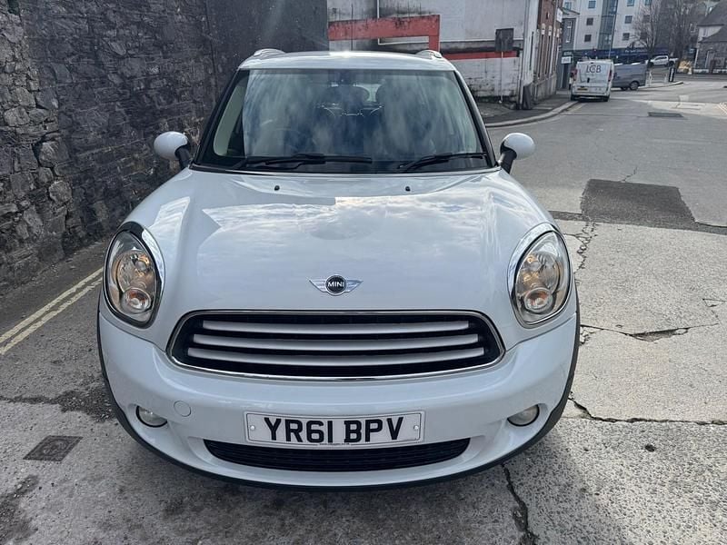 Used Mini Cooper 2011 White Hatchback