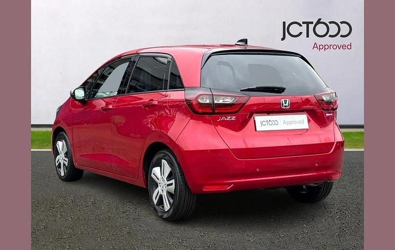 Used Honda Jazz Hybrid 107 HP (78 kW) 2022 Red Hatchback