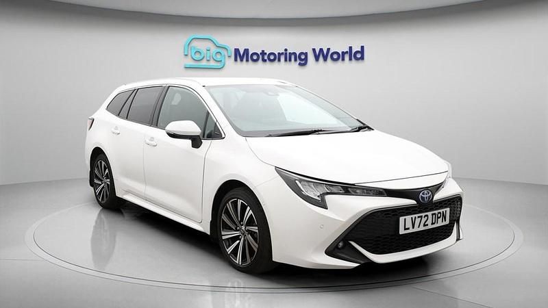 Used Toyota Corolla Design 122 HP (89 kW) 2022 White Estate