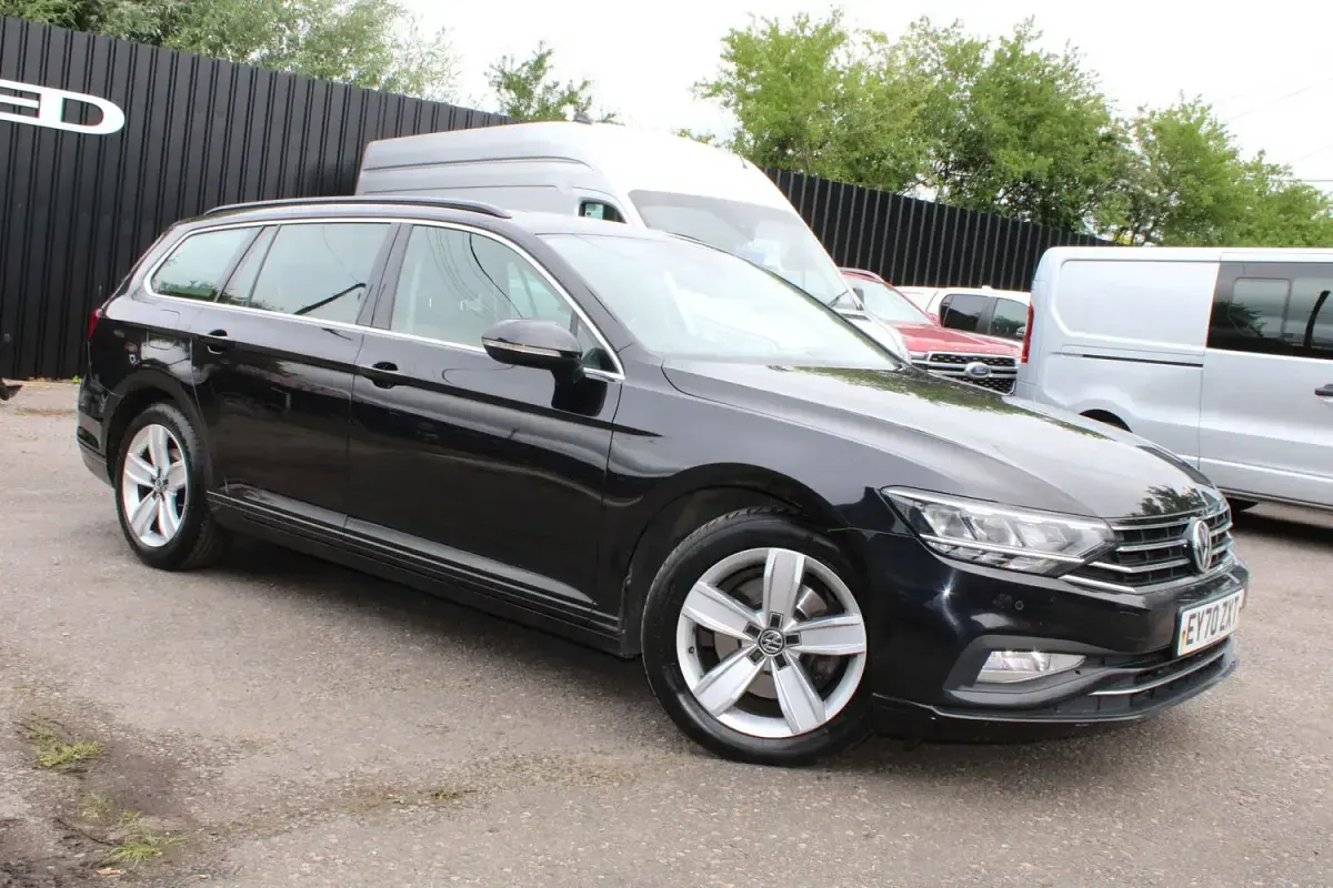 Used VW Passat SE 150 HP (110 kW) 2020 Black Estate