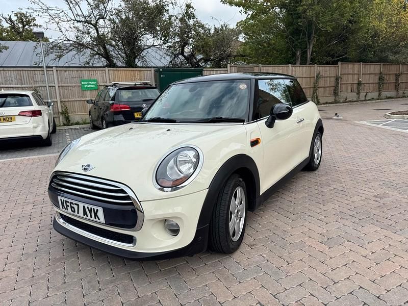 Used Mini Cooper 2018 White Hatchback