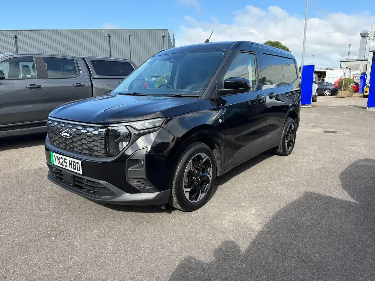New Ford E-Transit Limited 42 kW (58 HP) 2025 Black Van