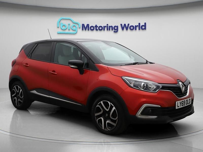 Red/black Used 2020 Renault Captur Iconic SUV | £9,700 (Super price) - Image 1/4