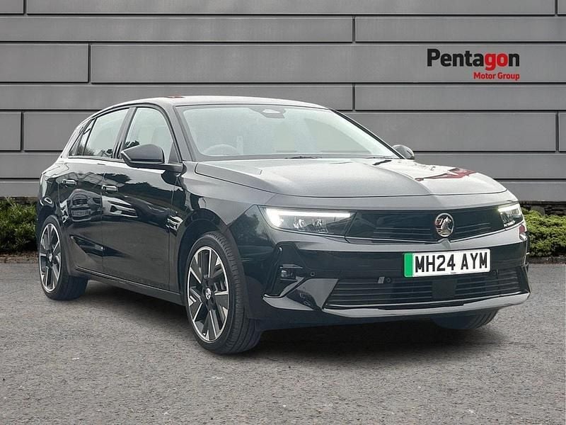 Carbon black Used 2024 Vauxhall Astra Design Edition Hatchback | £19,450 (Good price) - Image 1/4