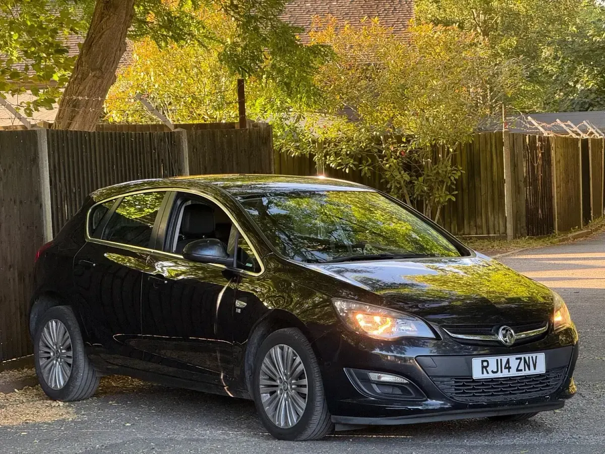 Used Vauxhall Astra Excite 2014 Black Hatchback
