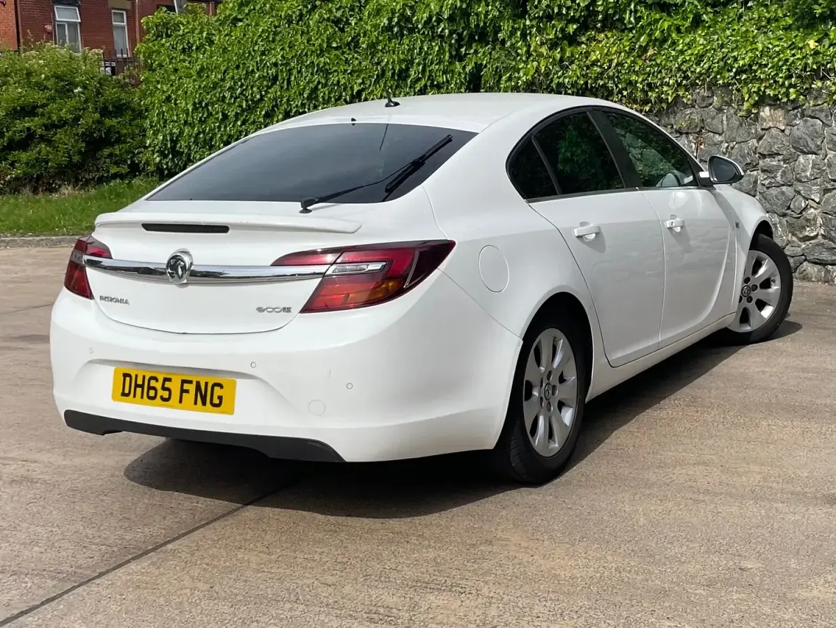 Used Vauxhall Insignia SRi 2016 White Hatchback