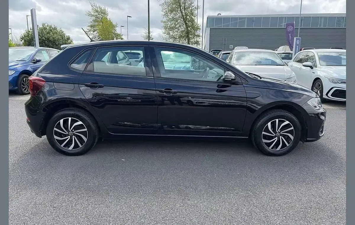 Used VW Polo Life 95 HP (69 kW) 2024 Black Hatchback
