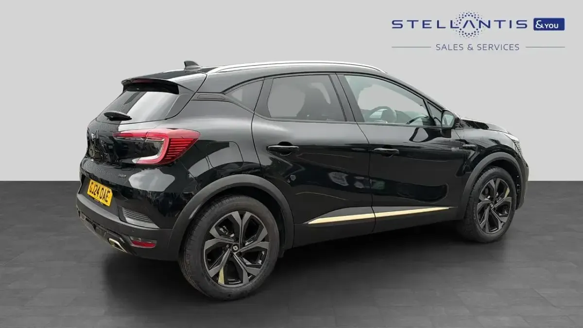 Second-hand Renault Captur Engineered 140 CP (102 kW) 2024 Negru SUV