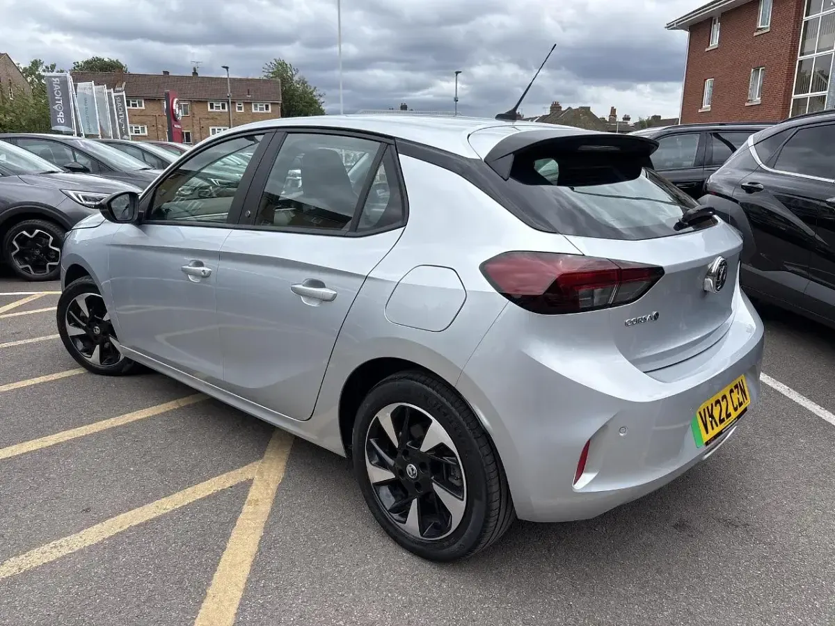 Begagnad Vauxhall Corsa-e 98 kW (134 HK) 2022 Grå Halvkombi