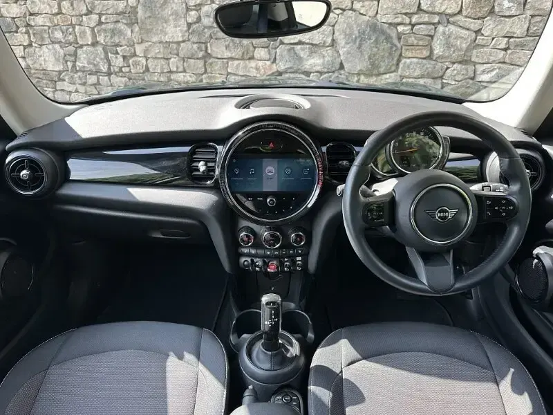 Used Mini Cooper Classic 134 HP (98 kW) 2022 Green Hatchback