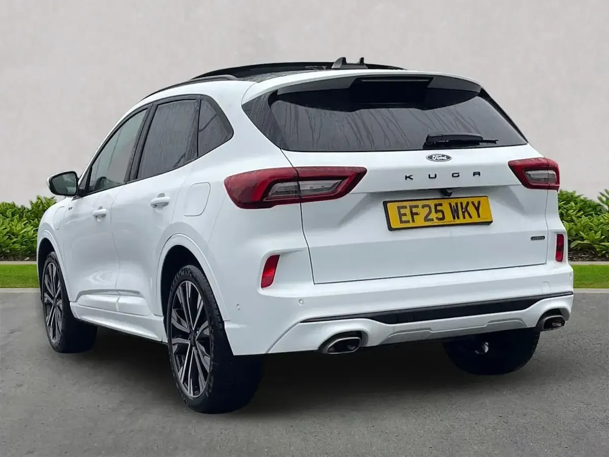 Usado Ford Kuga ST-Line X 243 HP (178 kW) 2025 Branco SUV