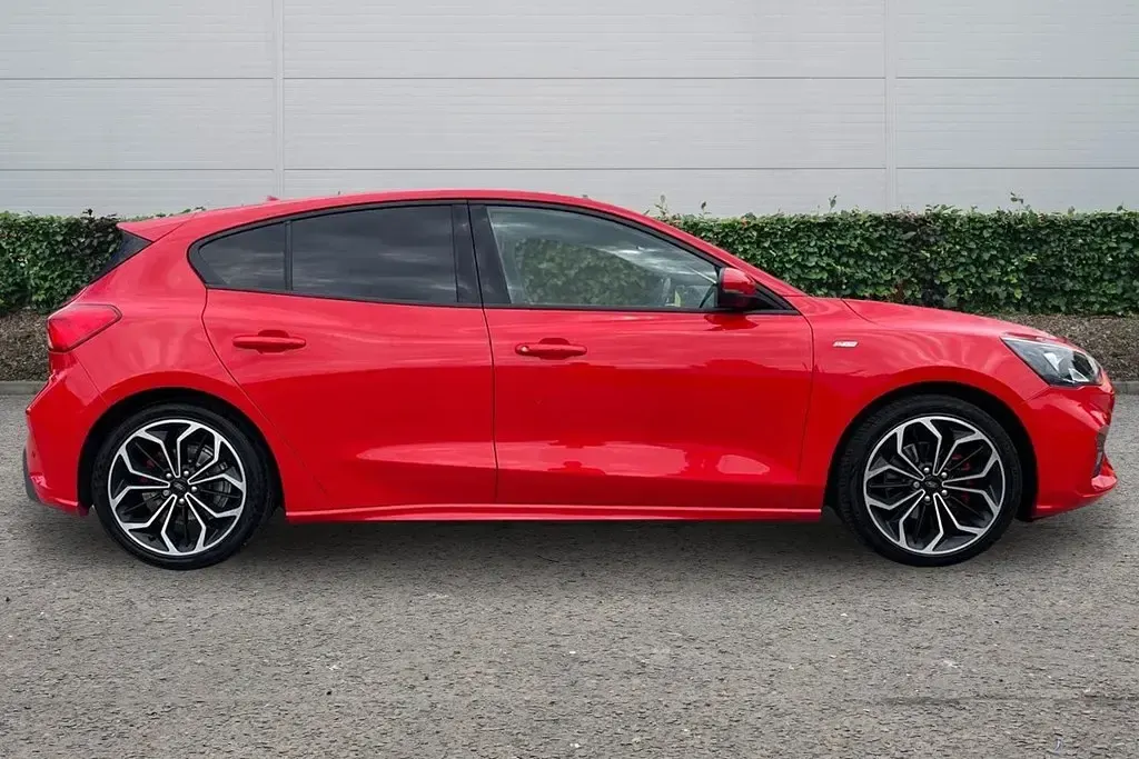 Used Ford Focus ST-Line X 2019 Red Hatchback