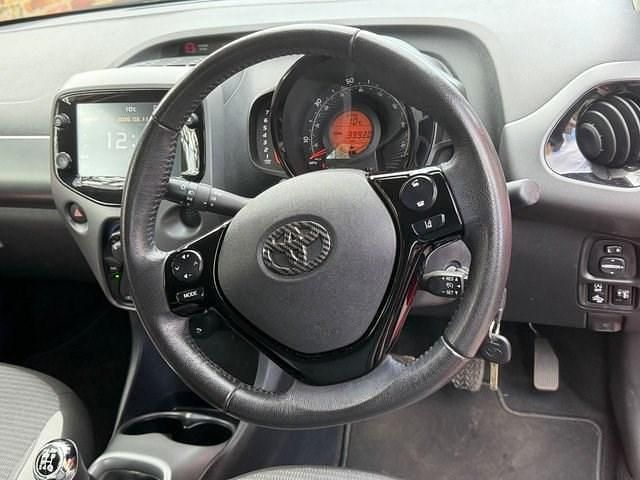 Used Toyota Aygo X-play 71 HP (52 kW) 2021 Hatchback