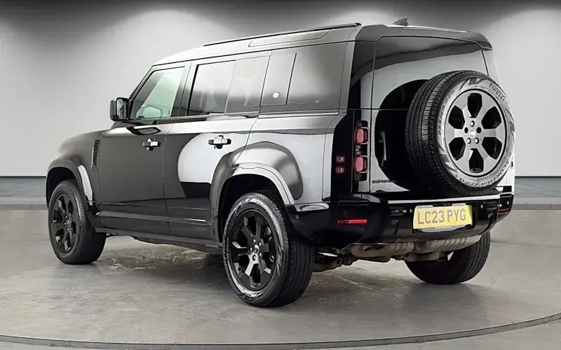 Used Land Rover Defender SE Dynamic 249 HP (183 kW) 2025 SUV