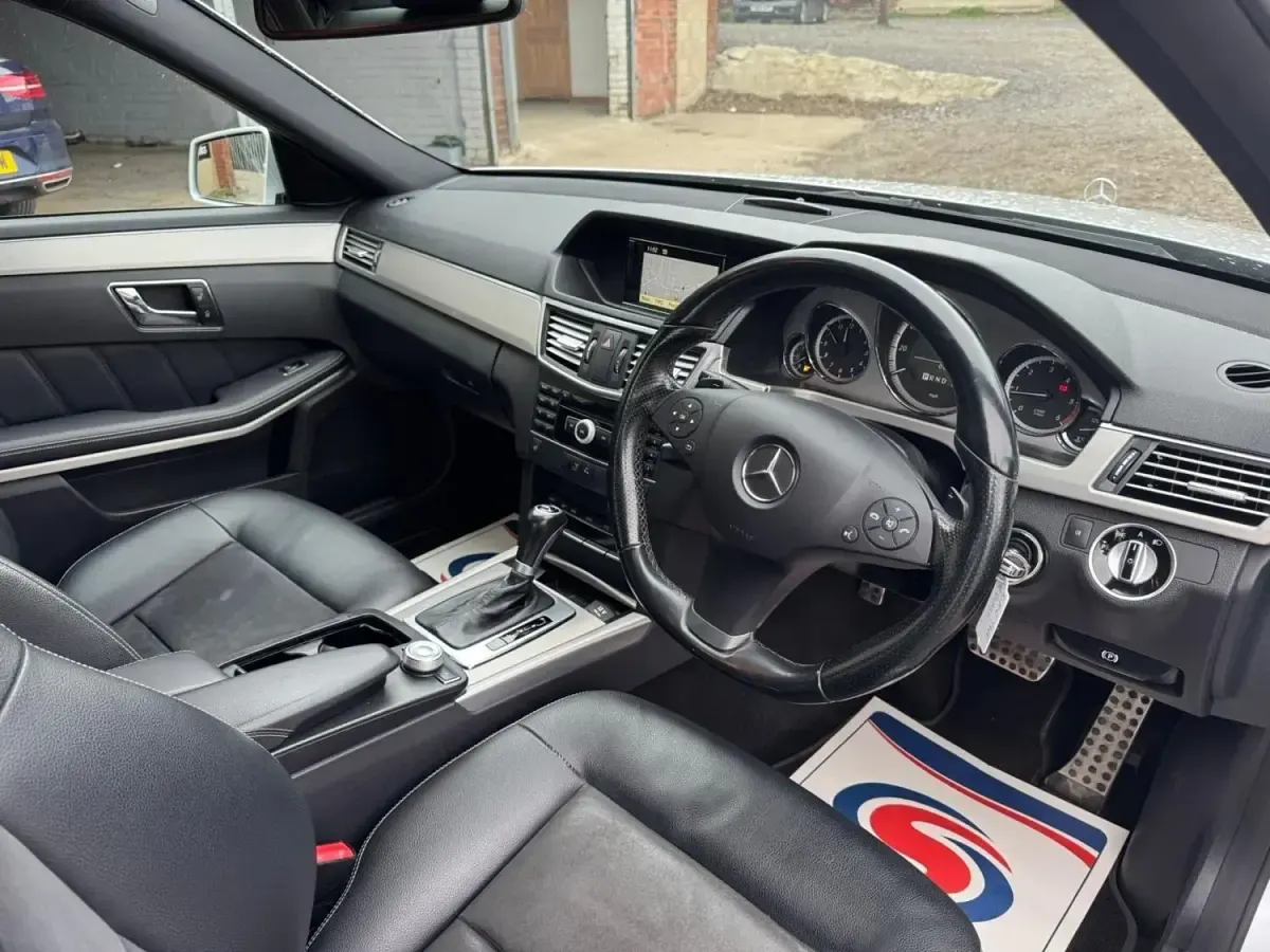 Begagnad Mercedes E250 2011 Silver Sedan
