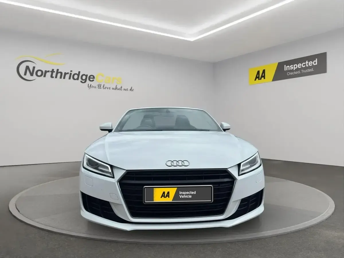 Used Audi TT Roadster Sport 180 HP (132 kW) 2017 White Cabriolet