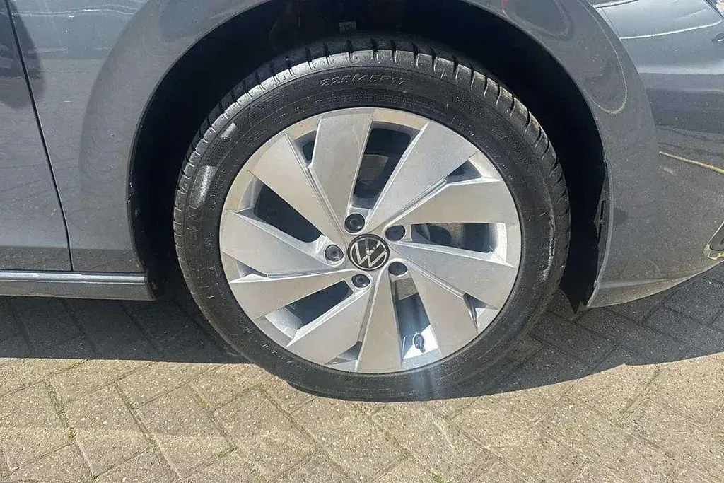 Used VW Golf VIII Style 130 HP (95 kW) 2024 Grey Hatchback