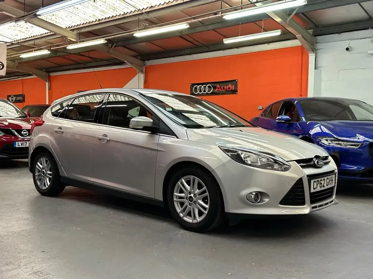 Used Ford Focus Titanium 115 HP (84 kW) 2012 Silver Hatchback