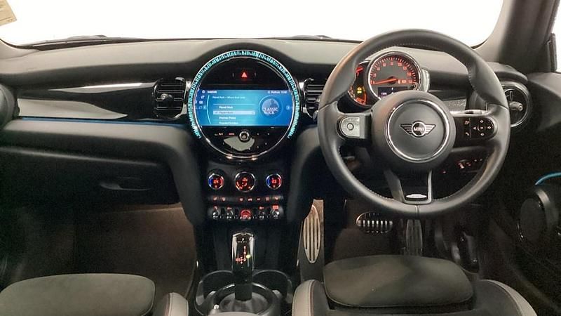 Begagnad Mini Cooper Hatch 134 HK (98 kW) 2022 Grå Halvkombi