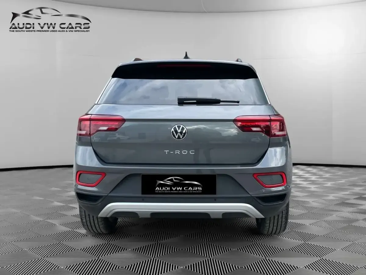 Usado VW T-Roc Match 115 HP (84 kW) 2024 Cinzento SUV