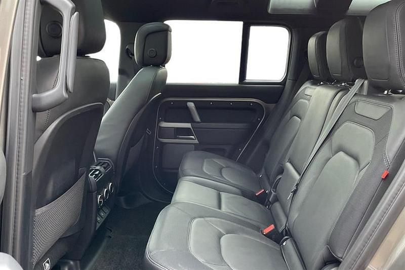 Used Land Rover Defender HSE Dynamic 300 HP (220 kW) 2024 Santorini black SUV