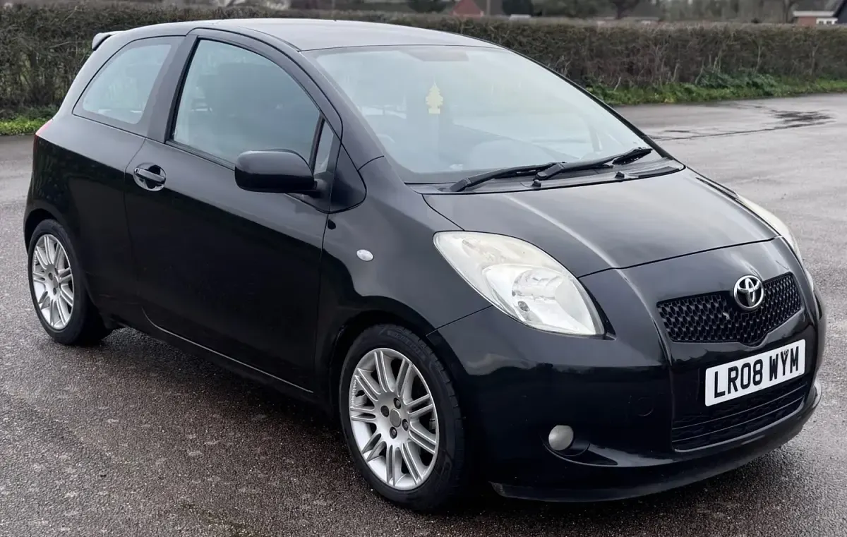 Begagnad Toyota Yaris SR 2008 Svart Halvkombi