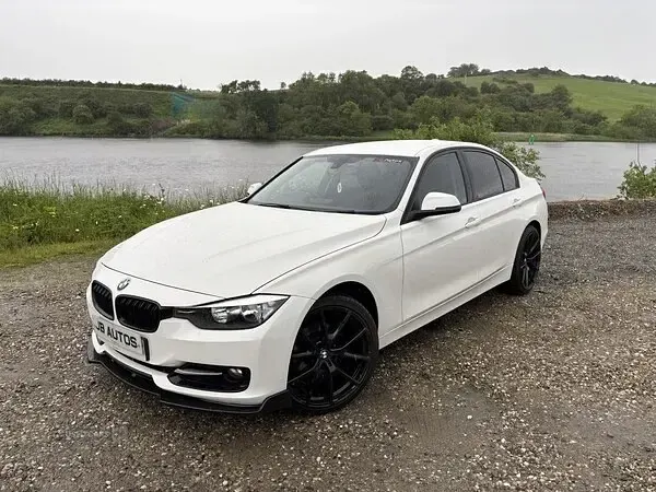 Used BMW 318 Sport Line 2014 White Sedan