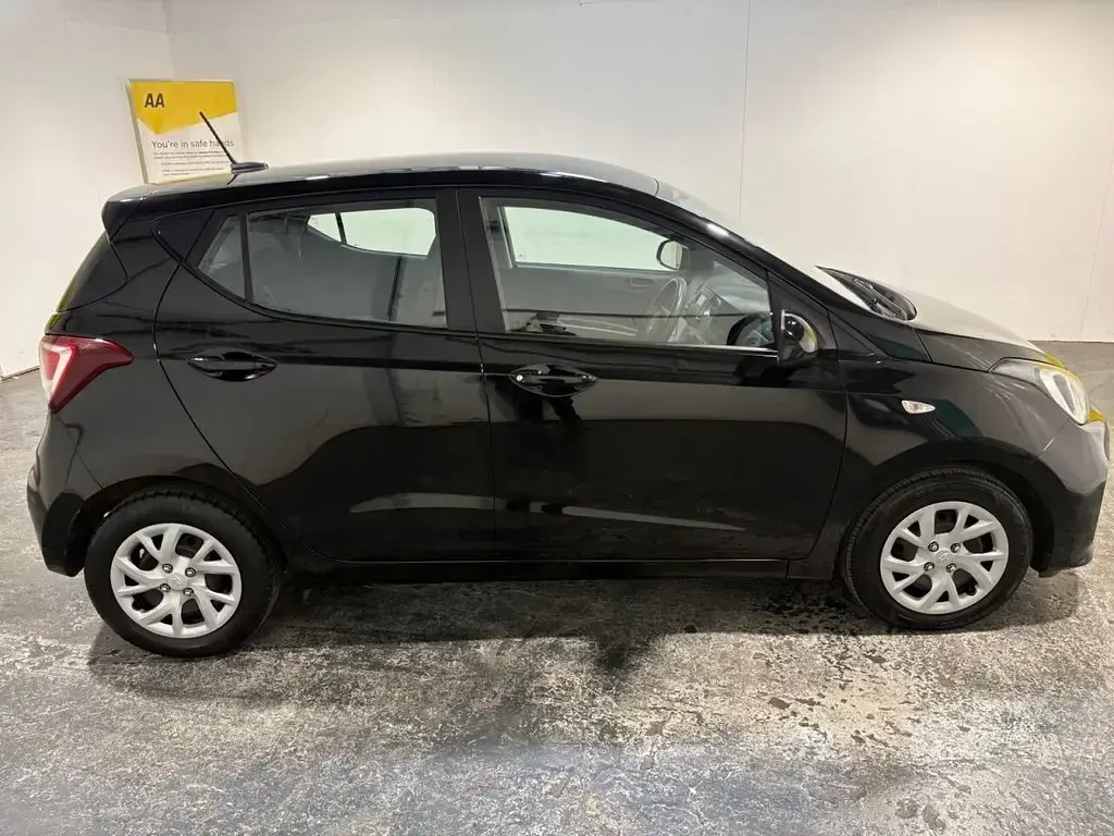 Used Hyundai i10 SE 87 HP (63 kW) 2017 Black Hatchback