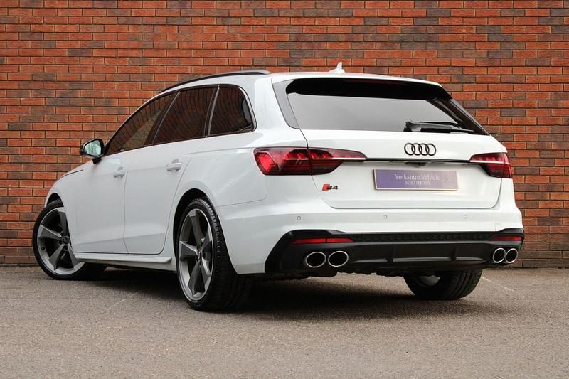 Usado Audi S4 Black Edition 347 HP (255 kW) 2020 Branco Carrinha