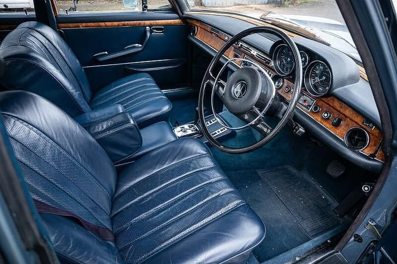 Used Mercedes 300 250 HP (183 kW) 1971 Silver/blue
