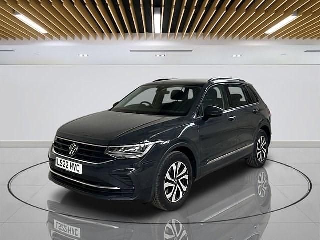 Second-hand VW Tiguan Active 150 CP (110 kW) 2022 Gri SUV