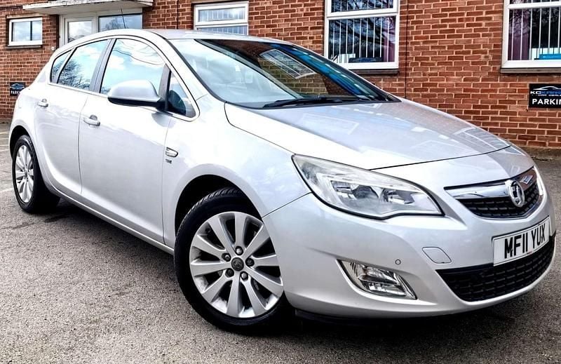 Used Vauxhall Astra drive 165 HP (121 kW) 2011 Silver Hatchback