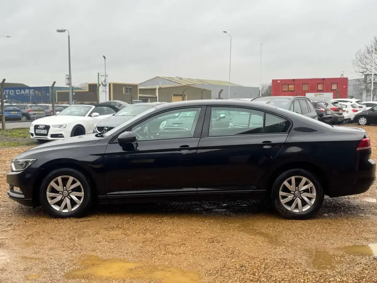 Usado VW Passat S 120 CV (88 kW) 2015 Negro Berlina